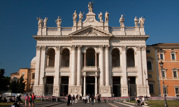 Basilica_di_San_Giovanni_in_Laterano_-_Facade