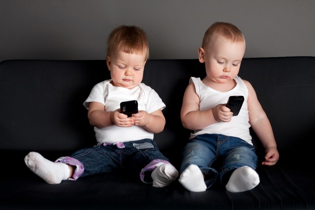 bambini usano troppo lo smartphone